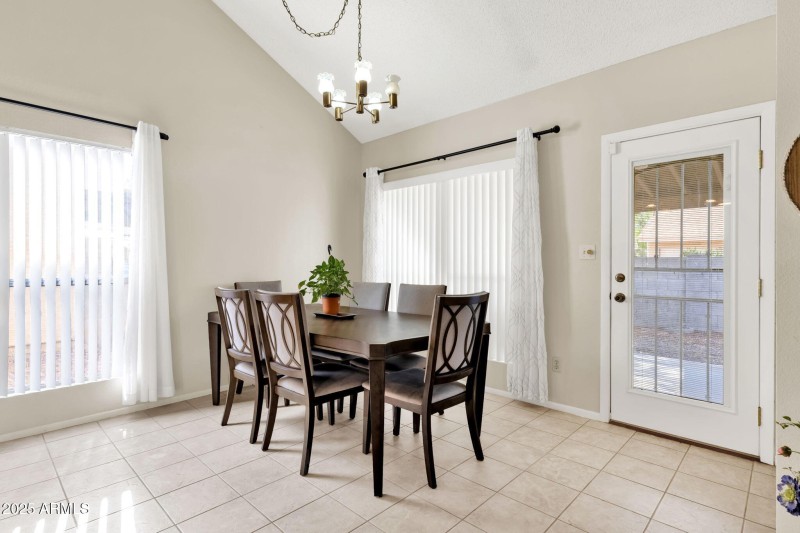 EAT IN KITCHEN