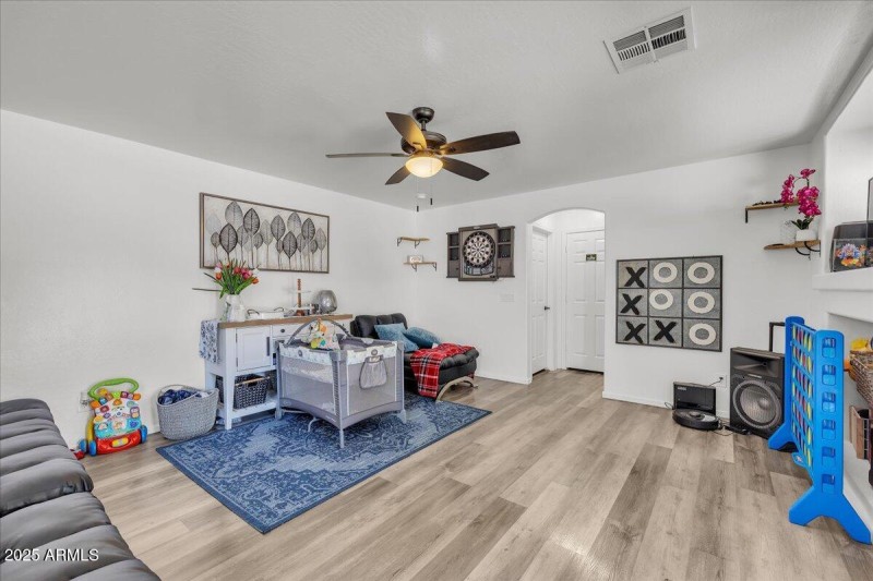 08-7760_W_Marlette_Ave25