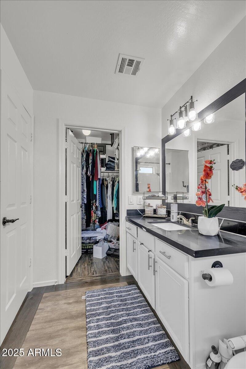 23-7760_W_Marlette_Ave5