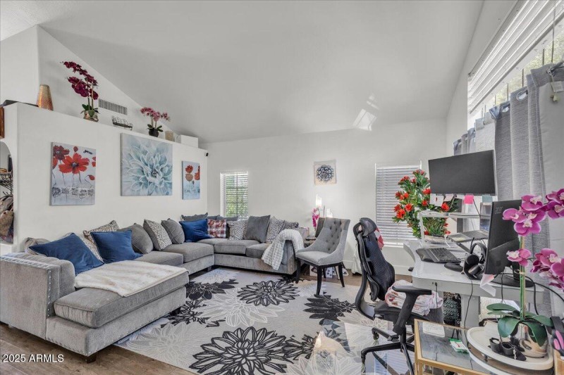 30-7760_W_Marlette_Ave15