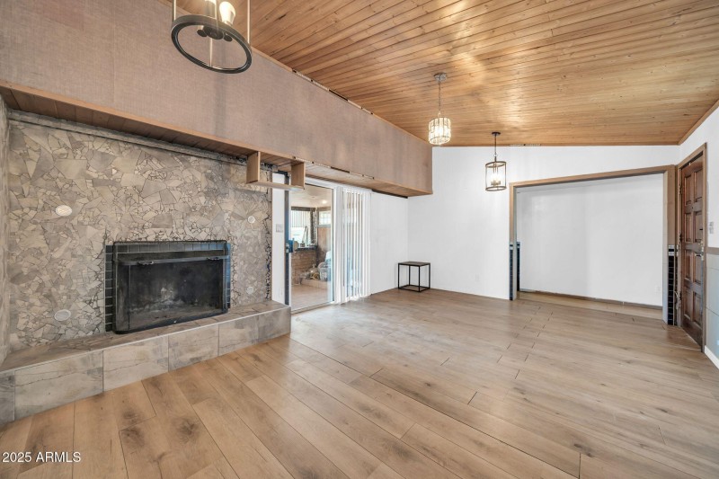 4215 N 105th Ave-6
