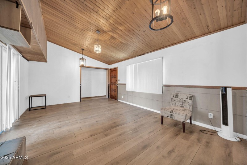4215 N 105th Ave-8