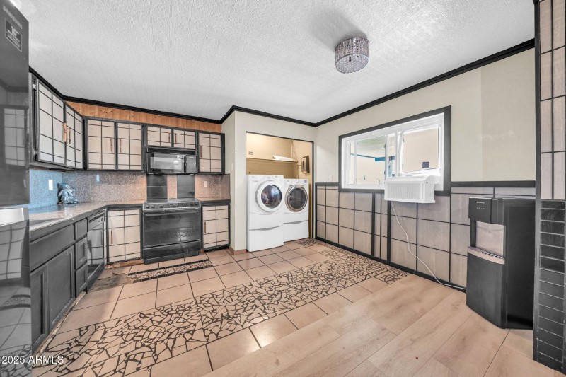 4215 N 105th Ave-13