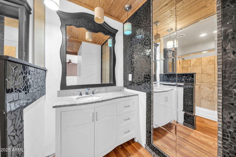 4215 N 105th Ave-14