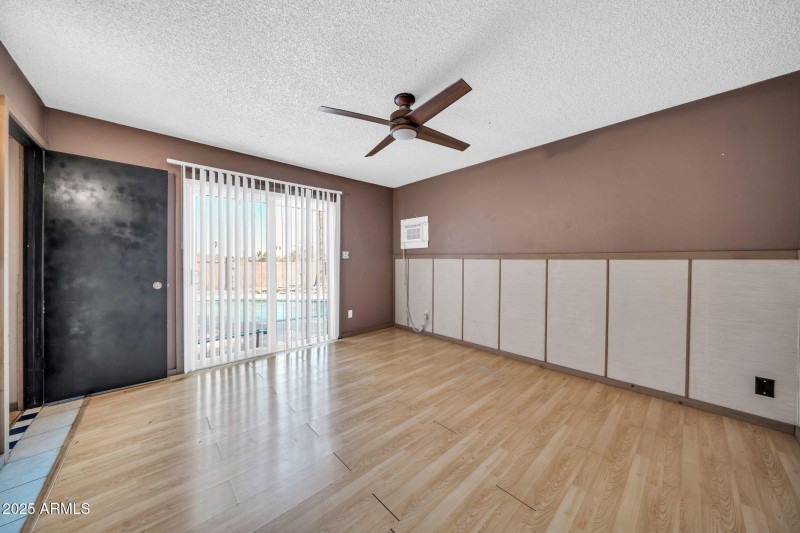 4215 N 105th Ave-15