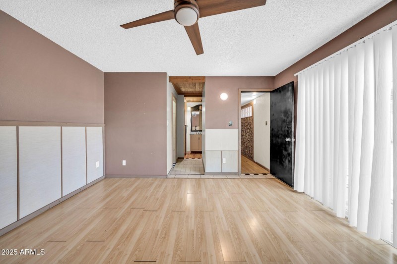 4215 N 105th Ave-16