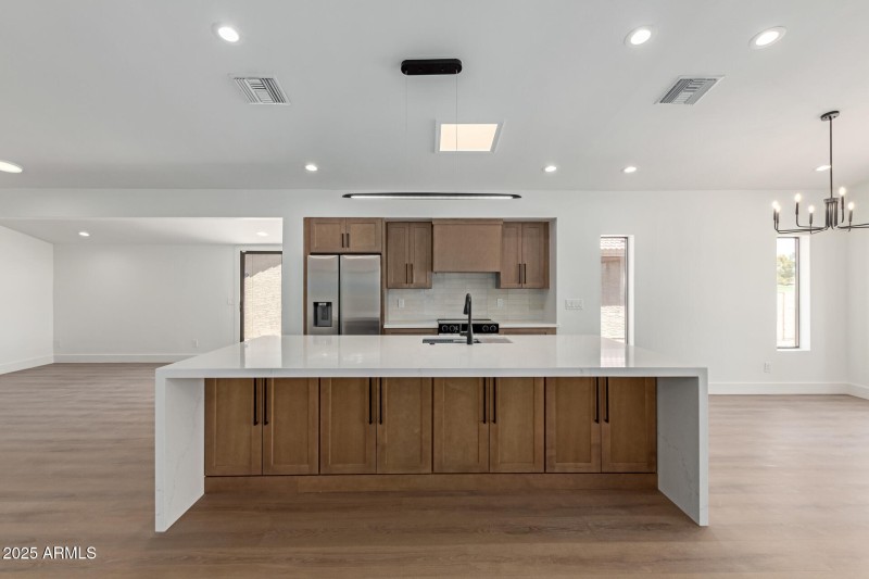 10' Quartz Waterfall Island