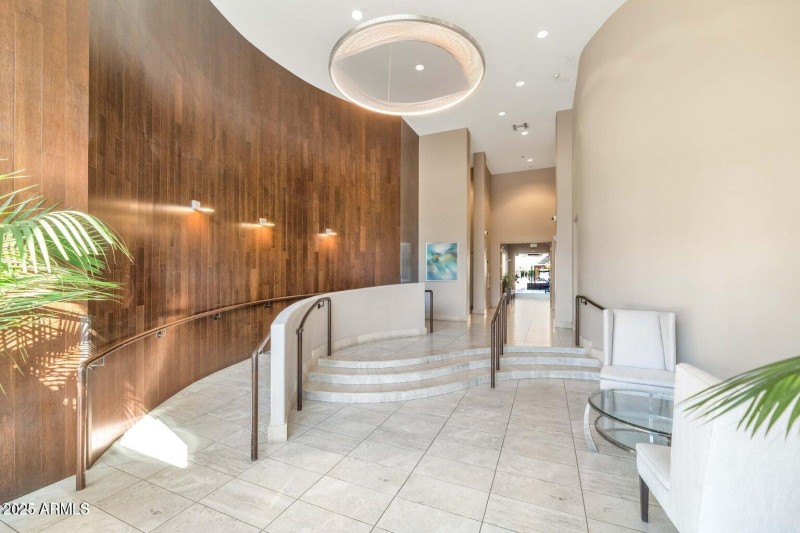 32 - Encanto Lobby