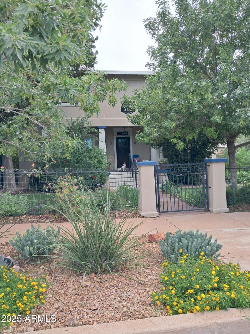 close up front porch 1000019091