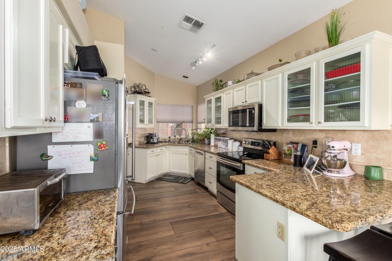 6884b5_15 - Raftriver