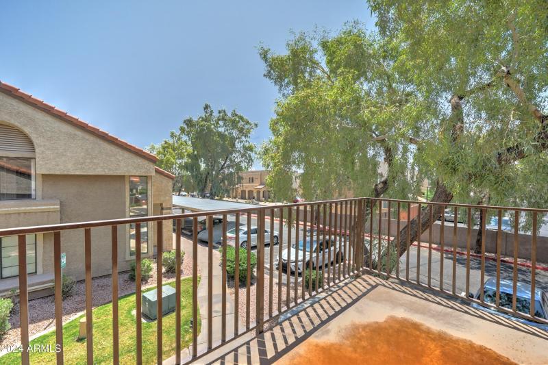 1905 E University-19