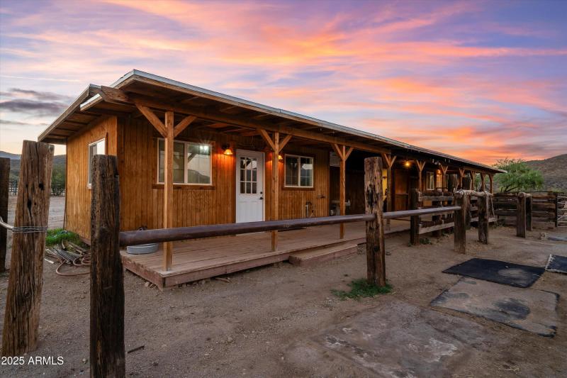 Bonus room, tack room