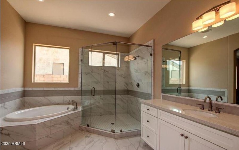 13 MasterBathroom