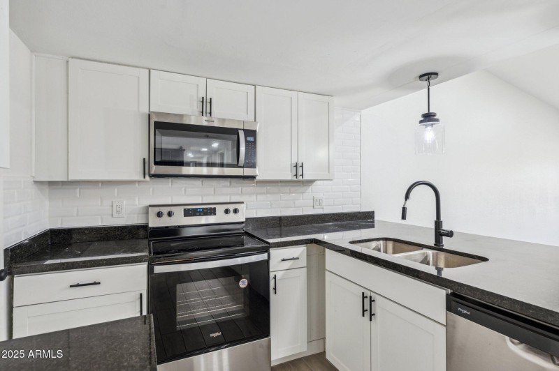 10-web-or-mls-4242-e-sacaton-st