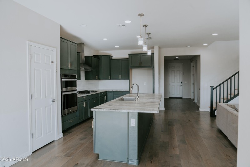 Kitchen/Entrance