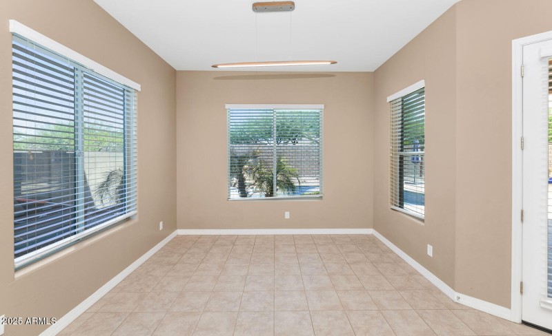 10718 E Lumiere Ave-large-016-029-10718