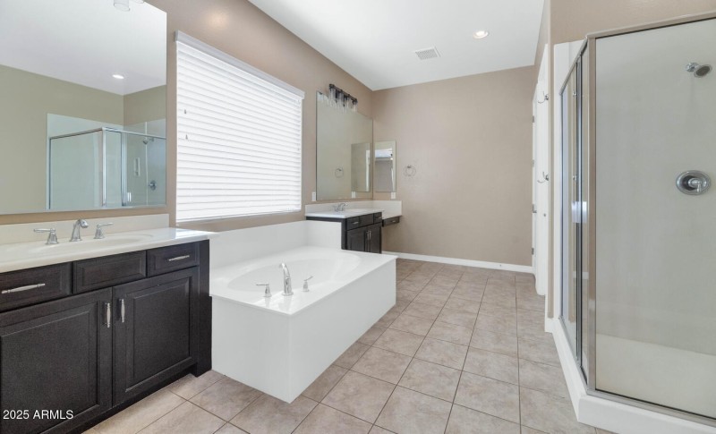 10718 E Lumiere Ave-large-019-010-10718