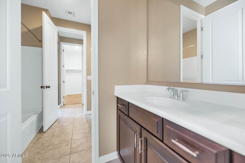 10718 E Lumiere Ave-large-033-052-10718