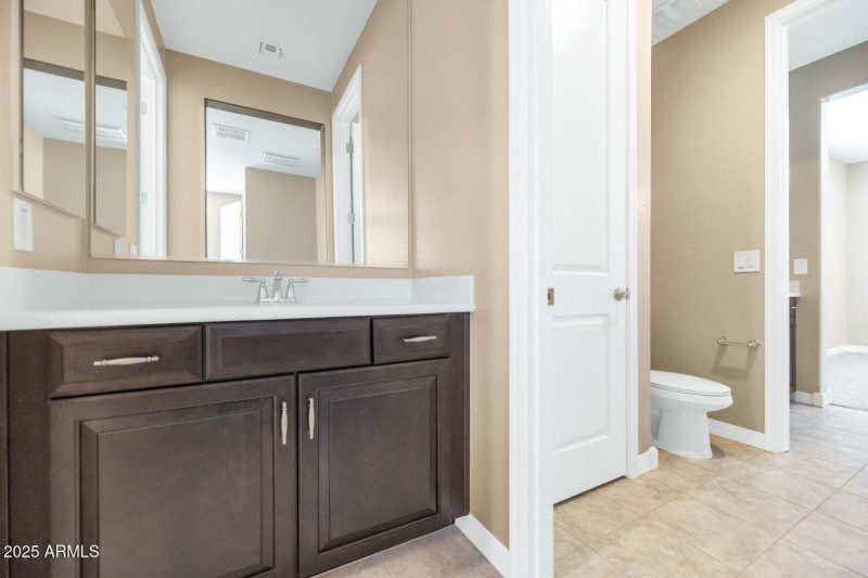 10718 E Lumiere Ave-large-036-049-10718