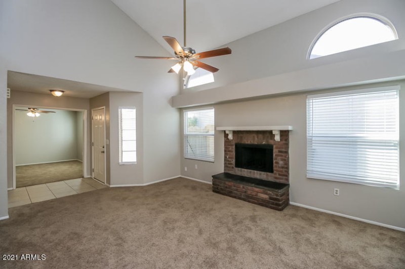 P5430285-02-Living Area-735002