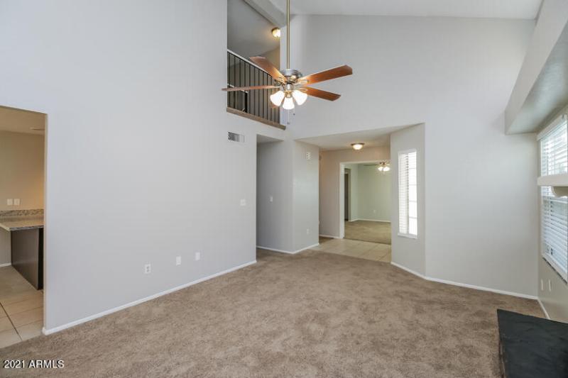 P5430285-02-Living Area-735010