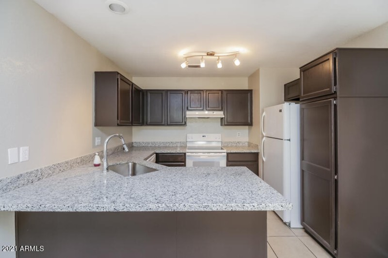 P5430285-04-Kitchen-735011