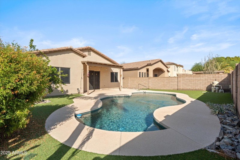 32-Pool Area