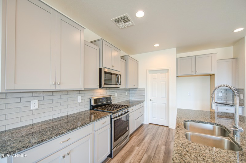 Kitchen 8