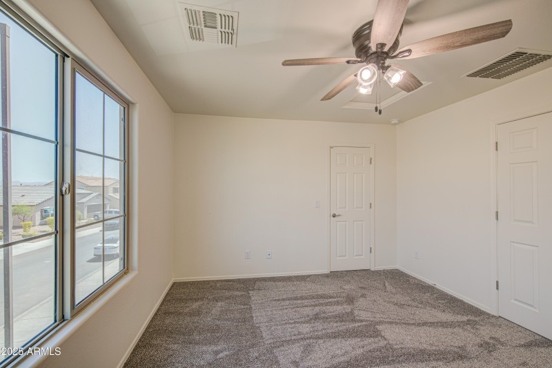 Bedroom 4-pic 2