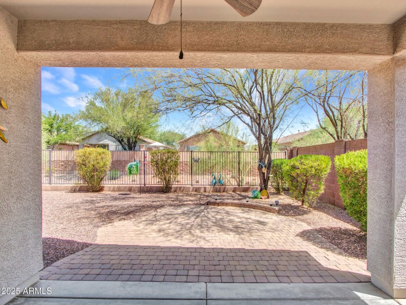 08-Backyard-(1)