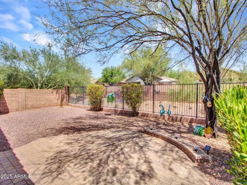 08-Backyard-(3)