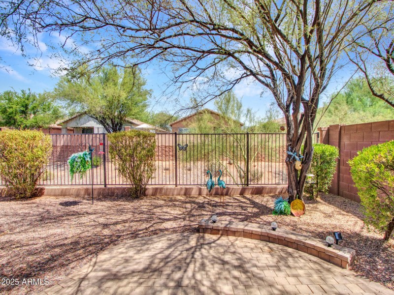 08-Backyard-(9)