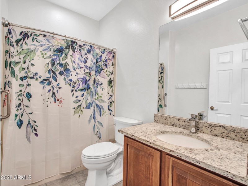 10-Hall-bath