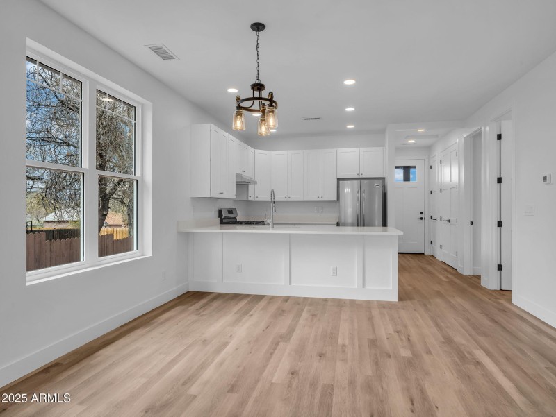 Kitchen with Breakfast Bar