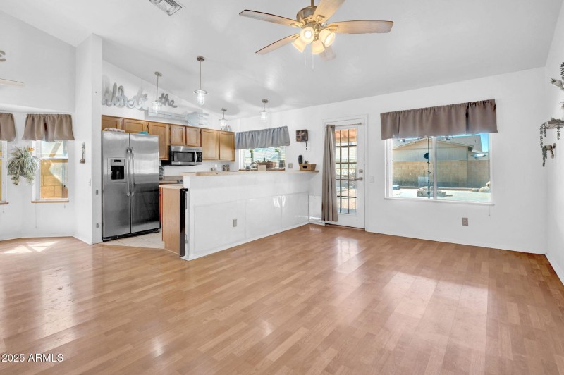 7-web-or-mls-1632 N Temple St-7