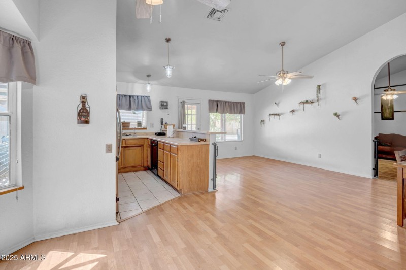 10-web-or-mls-1632 N Temple St-10