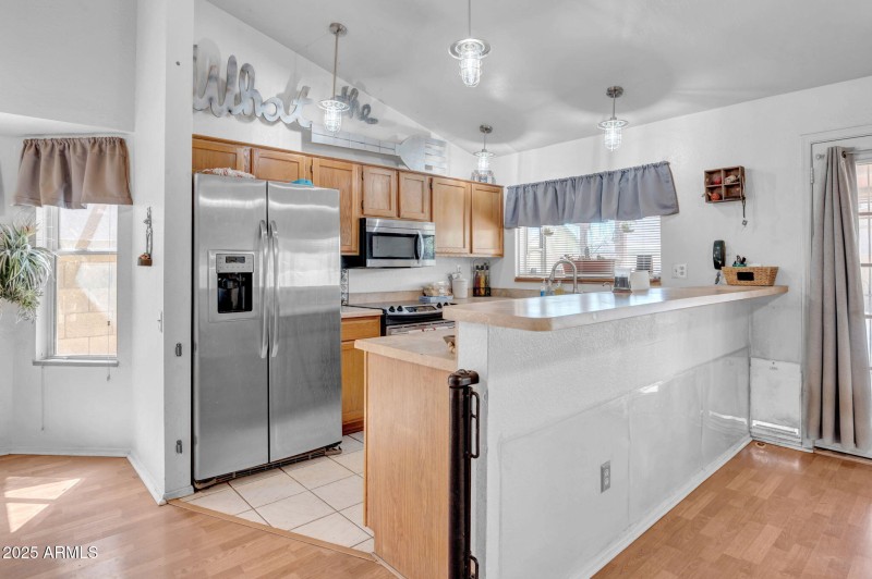 11-web-or-mls-1632 N Temple St-11