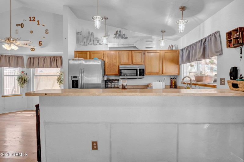 12-web-or-mls-1632 N Temple St-12