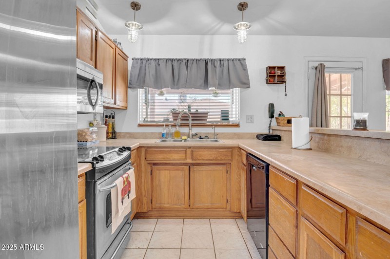 13-web-or-mls-1632 N Temple St-13