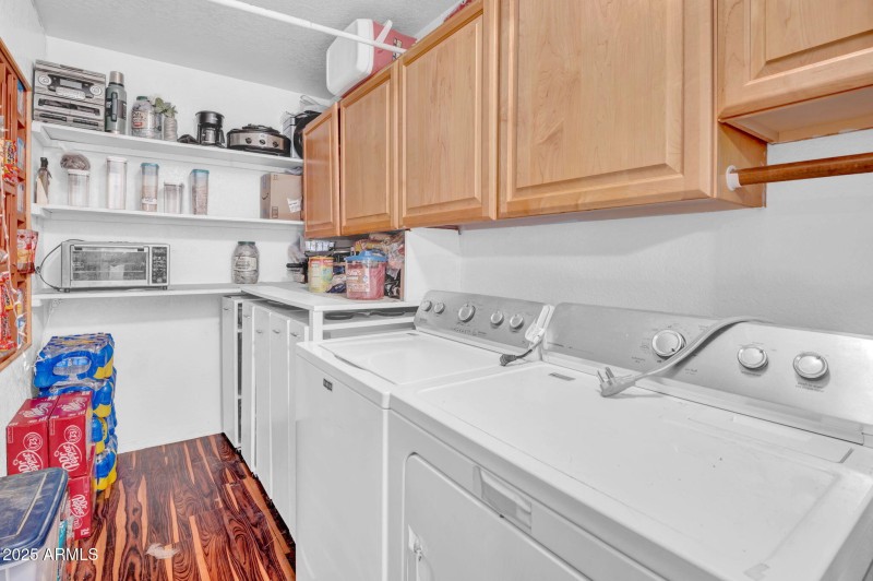 15-web-or-mls-1632 N Temple St-15