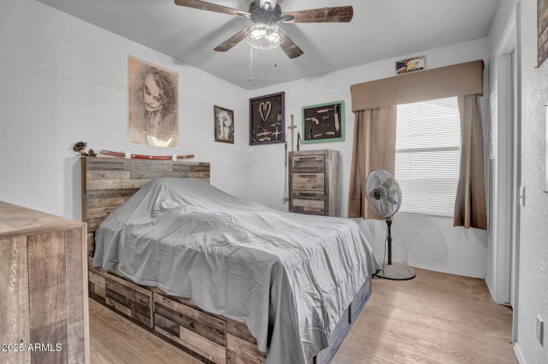 20-web-or-mls-1632 N Temple St-20