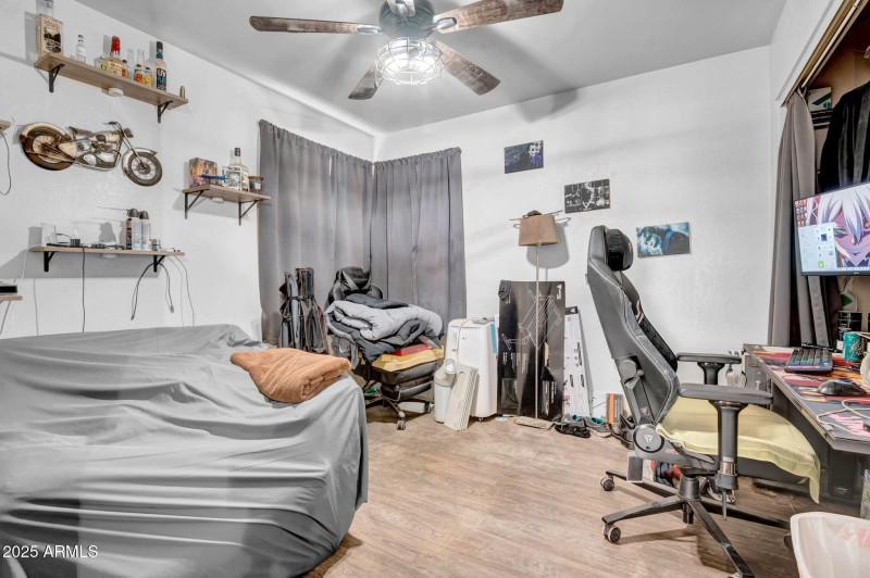 21-web-or-mls-1632 N Temple St-21
