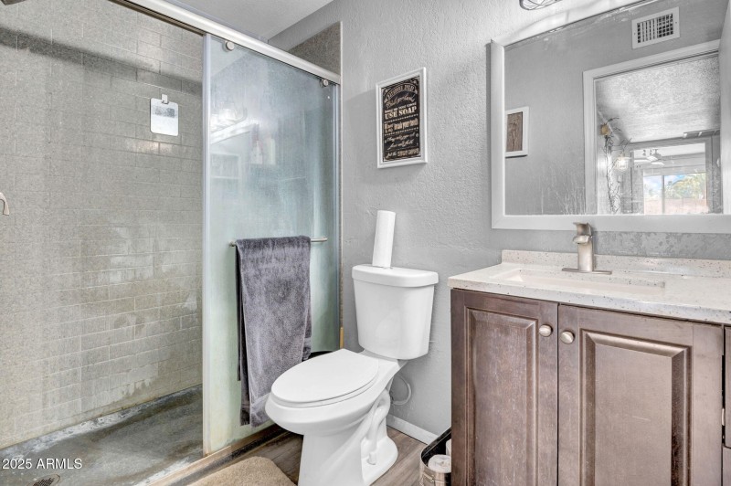 22-web-or-mls-1632 N Temple St-22