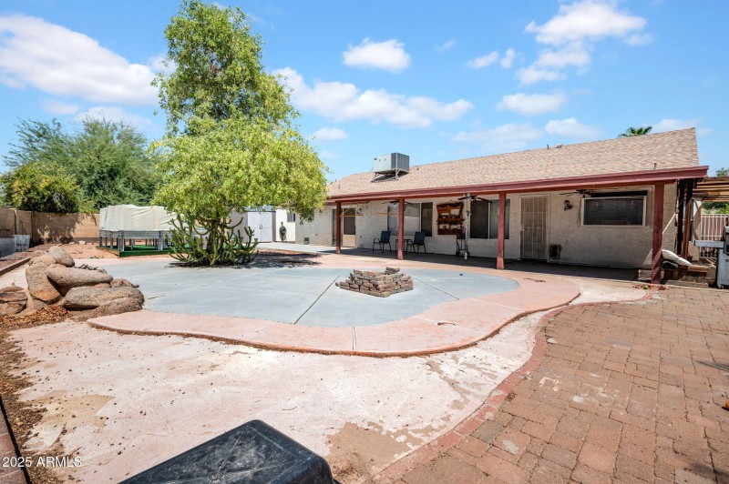 24-web-or-mls-1632 N Temple St-24