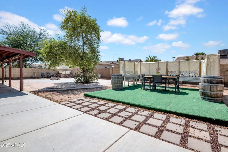 25-web-or-mls-1632 N Temple St-25