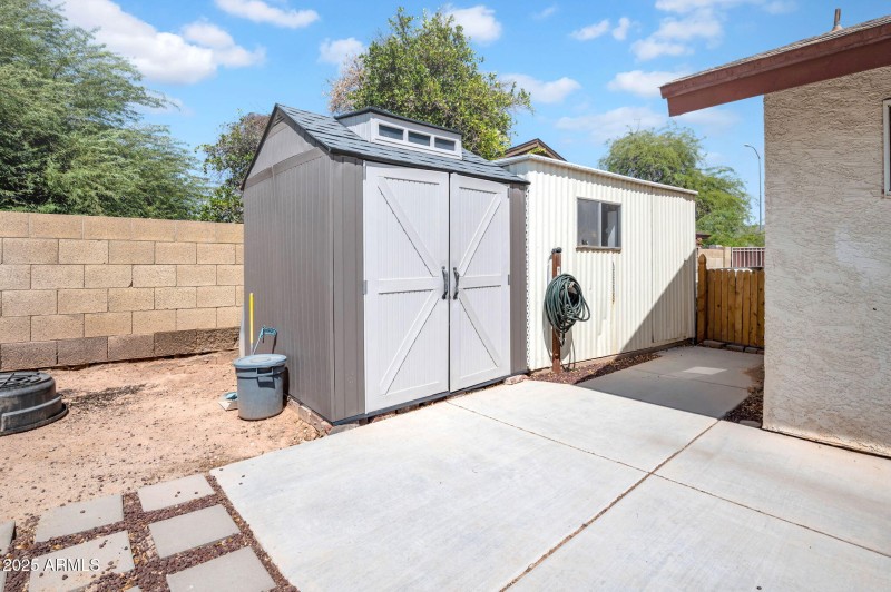 26-web-or-mls-1632 N Temple St-26