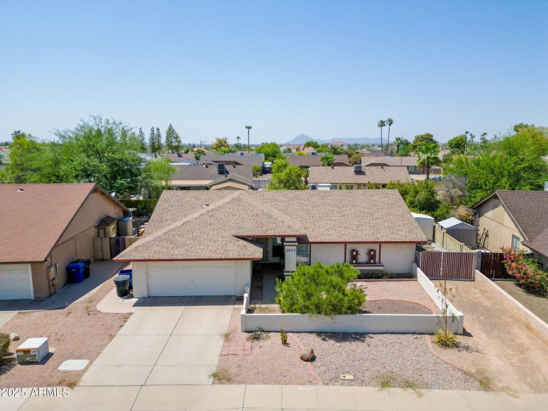 28-web-or-mls-1632 N Temple St-28