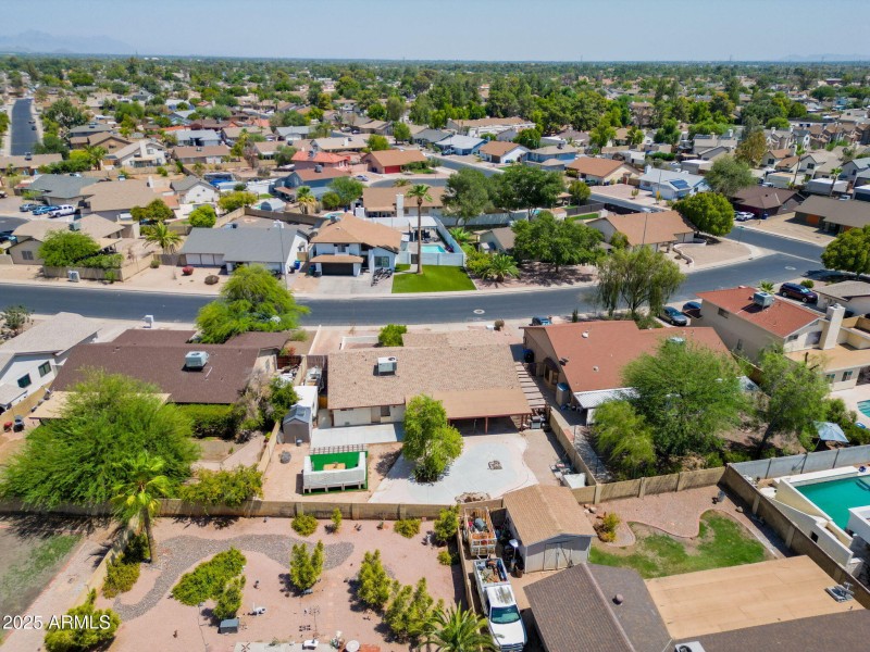 32-web-or-mls-1632 N Temple St-32