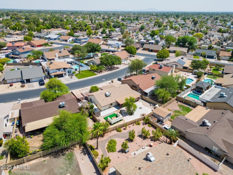 33-web-or-mls-1632 N Temple St-33