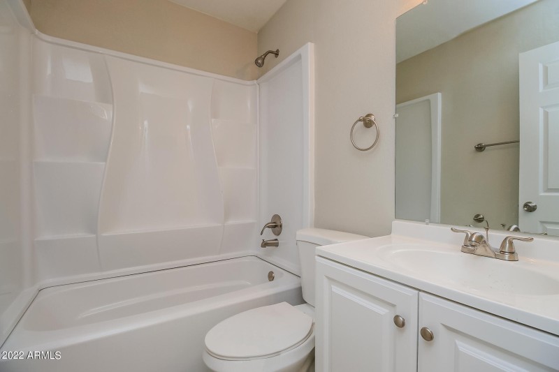 010-photo-primary--bathroom-11713422